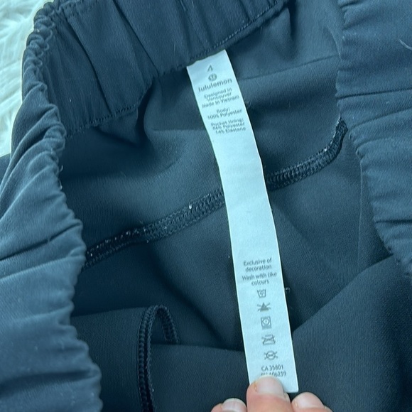 Lululemon On The Fly Skirt *woven Black - Picture 2 of 4